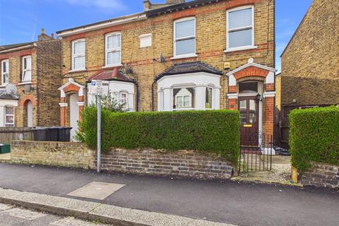 3 bedroom end of terrace house to rent, Alexandra Road, Hounslow
