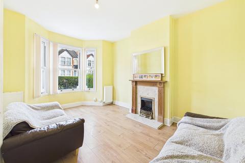 3 bedroom end of terrace house to rent, Alexandra Road, Hounslow