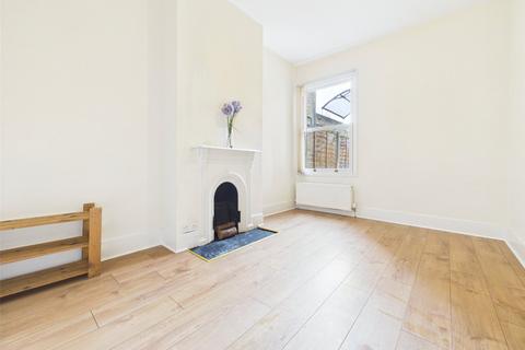3 bedroom end of terrace house to rent, Alexandra Road, Hounslow