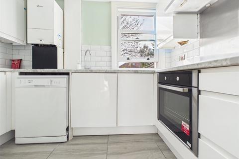 3 bedroom end of terrace house to rent, Alexandra Road, Hounslow
