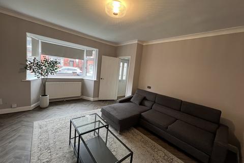 3 bedroom terraced house to rent, Broome Grove, Manchester, M35