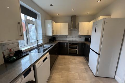 3 bedroom terraced house to rent, Broome Grove, Manchester, M35