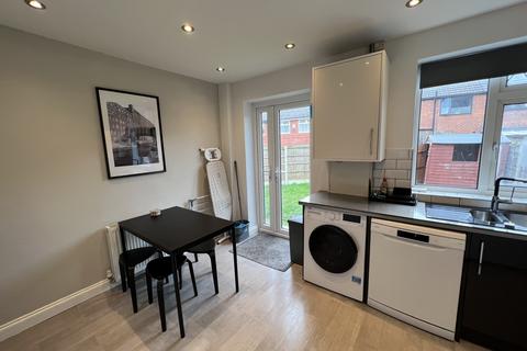 3 bedroom terraced house to rent, Broome Grove, Manchester, M35