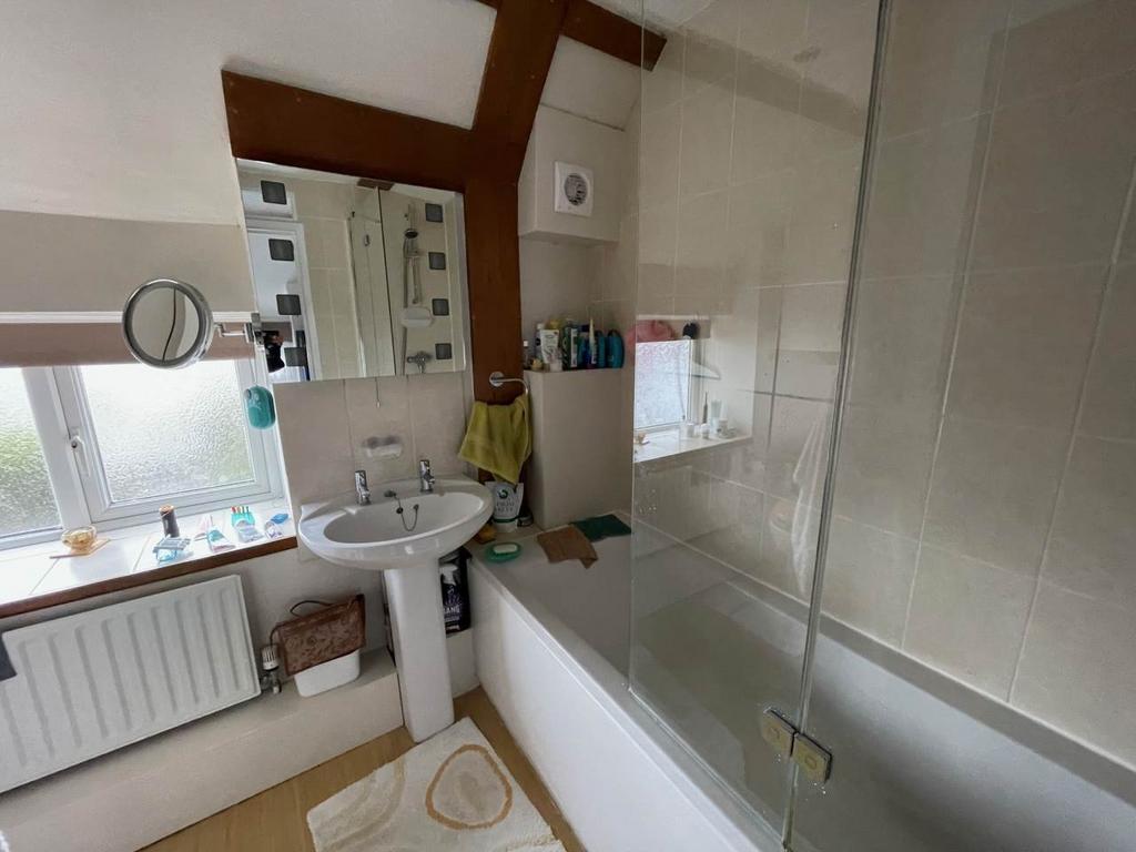 Myrtle cottage bathr
