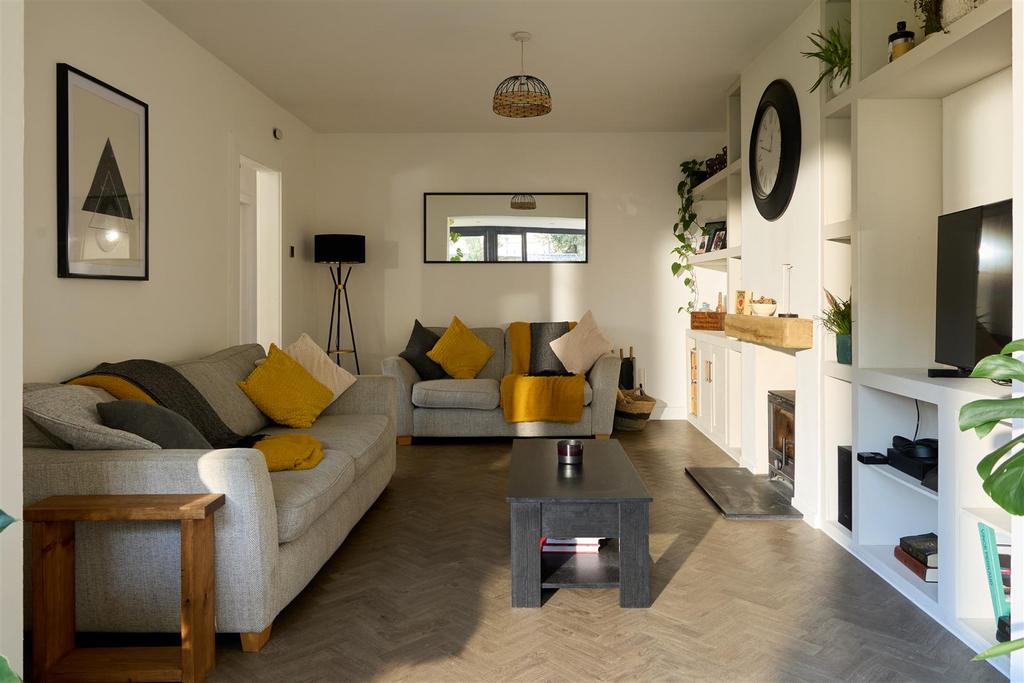 Lounge 002.jpg