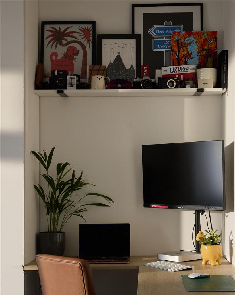 Bedroom 2 003.jpg