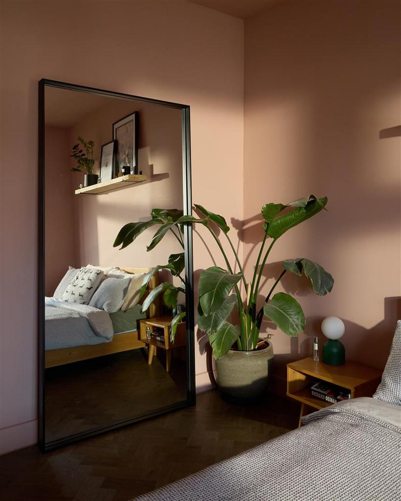 Bedroom 1 007.jpg