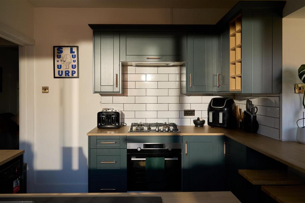 Kitchen 003.jpg