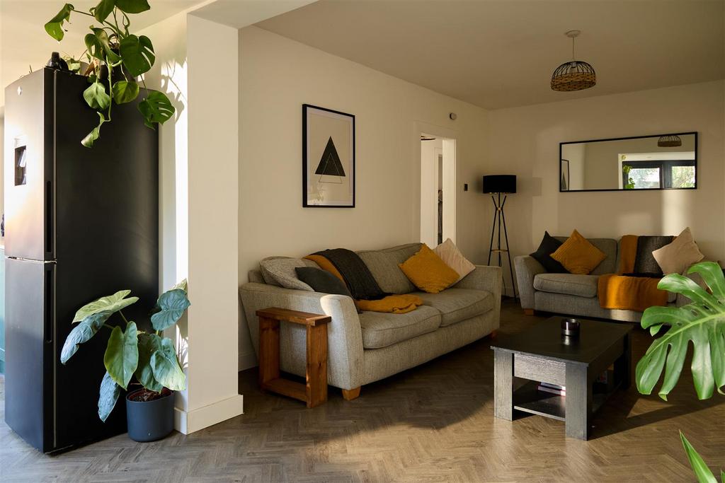 Lounge 001.jpg