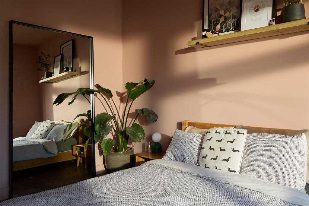 Bedroom 1 009.jpg
