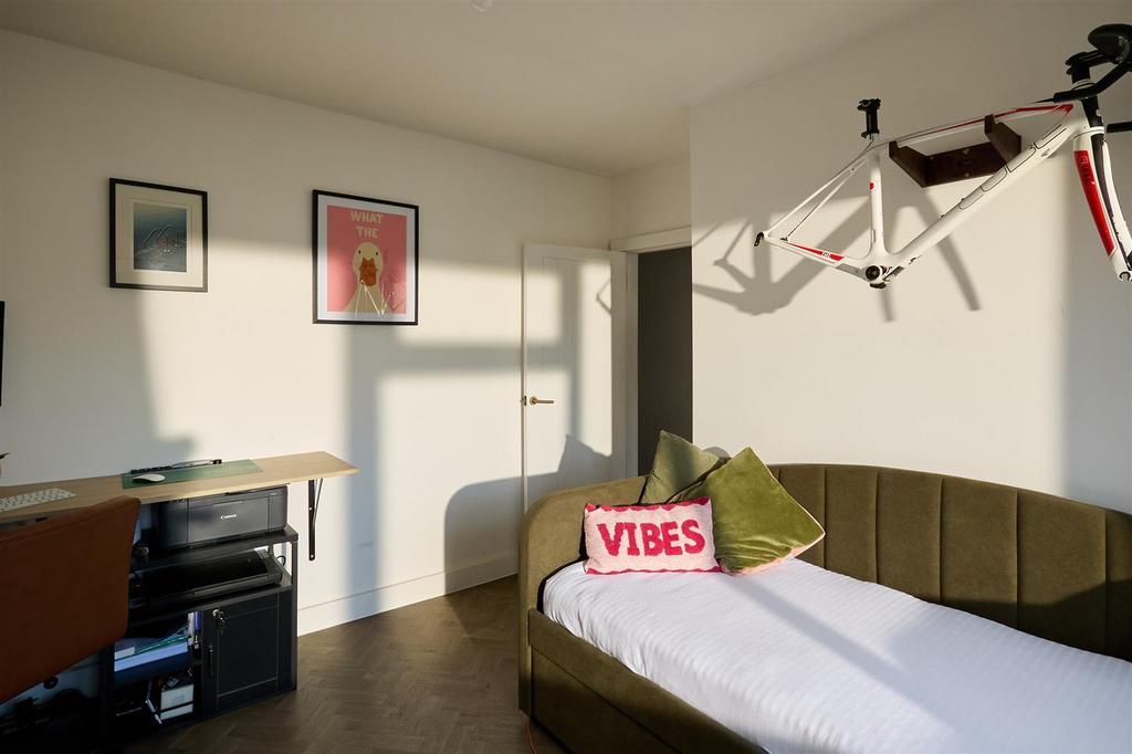Bedroom 2 006.jpg