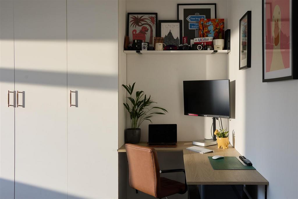 Bedroom 2 001.jpg