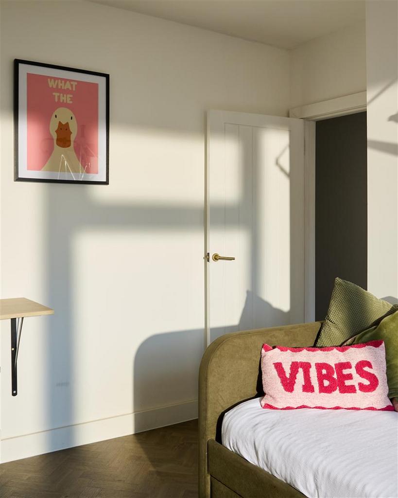 Bedroom 2 008.jpg