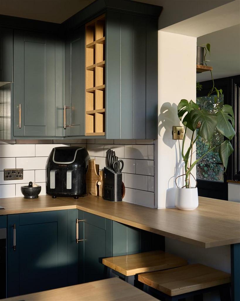 Kitchen 004.jpg