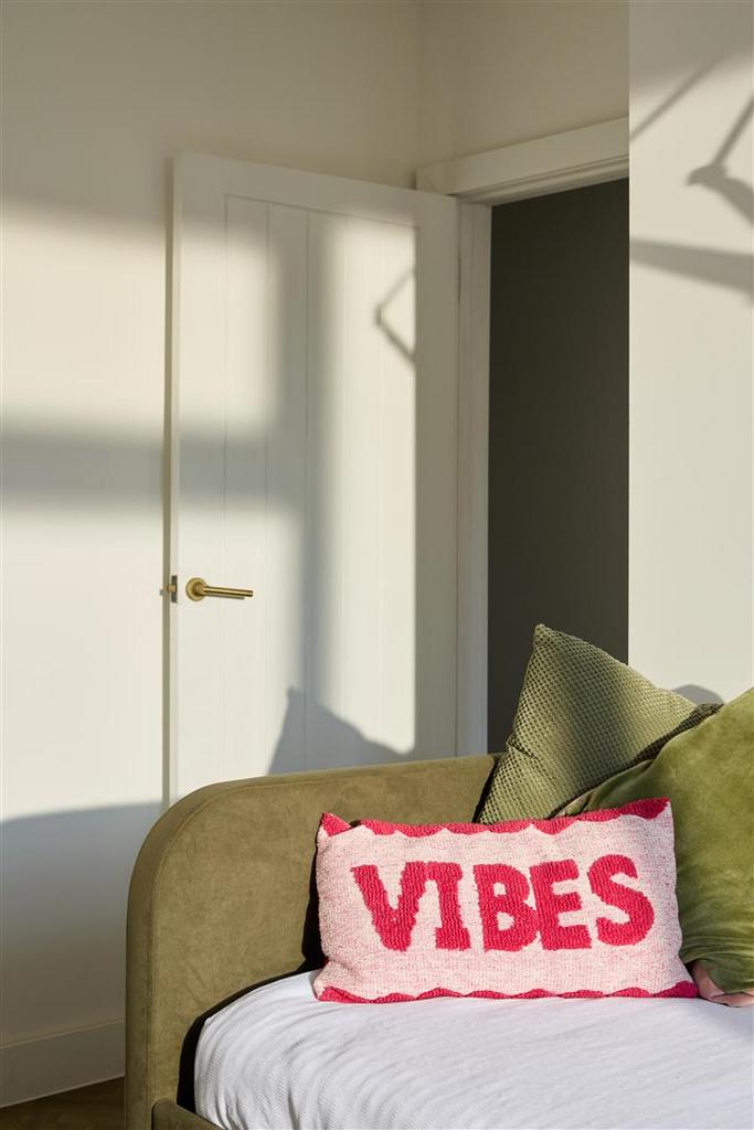 Bedroom 2 009.jpg
