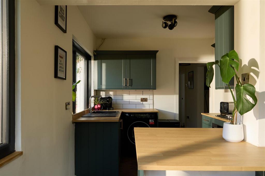 Kitchen 001.jpg