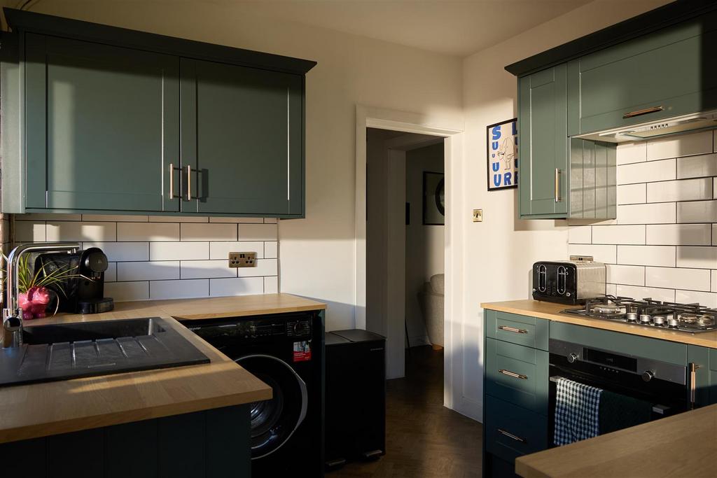 Kitchen 002.jpg