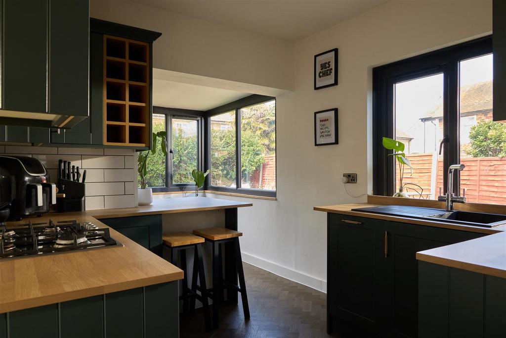 Kitchen 005.jpg
