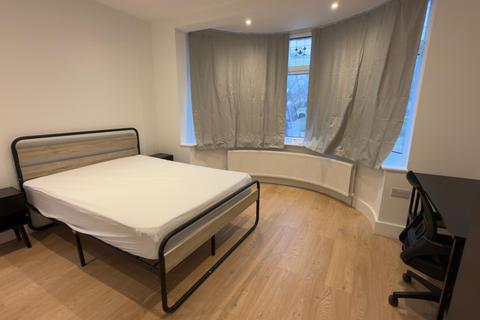 undefined, George V Avenue, Pinner, Middlesex, HA5