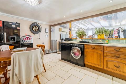 3 bedroom end of terrace house for sale, Daniel Close, LANCING