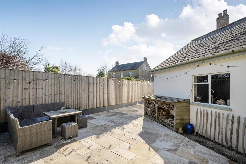 Terrace behind Garage