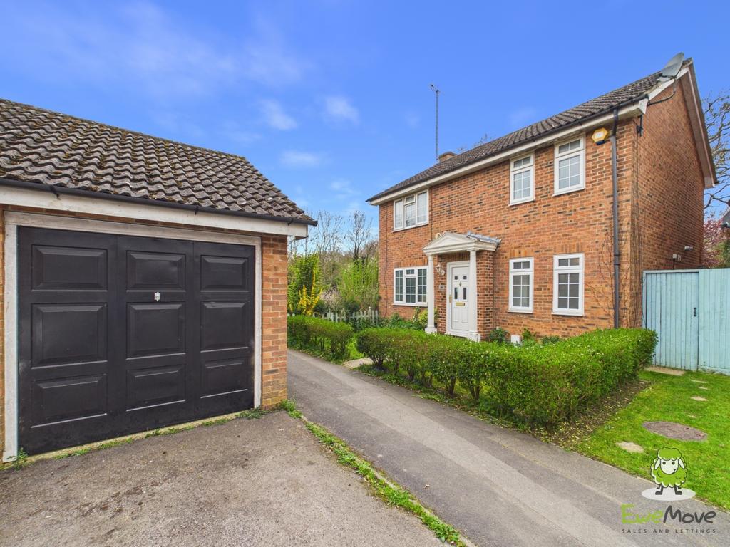 Ewe Move Estate Agents Basingstoke - Saffron Close