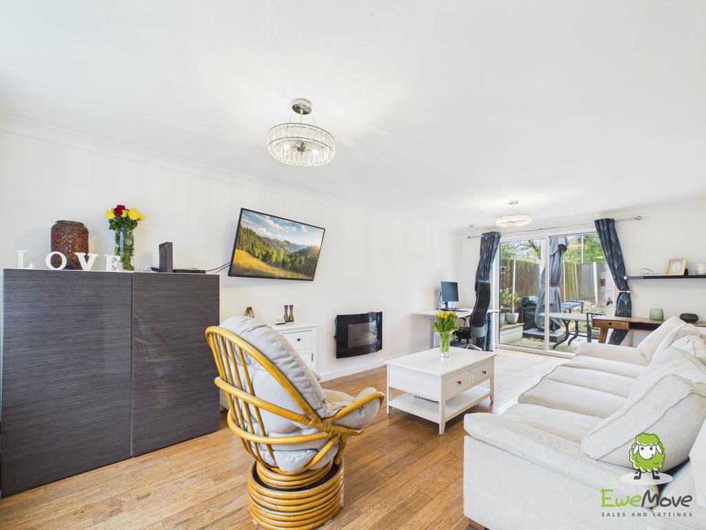 Ewe Move Estate Agents Basingstoke - Saffron Close