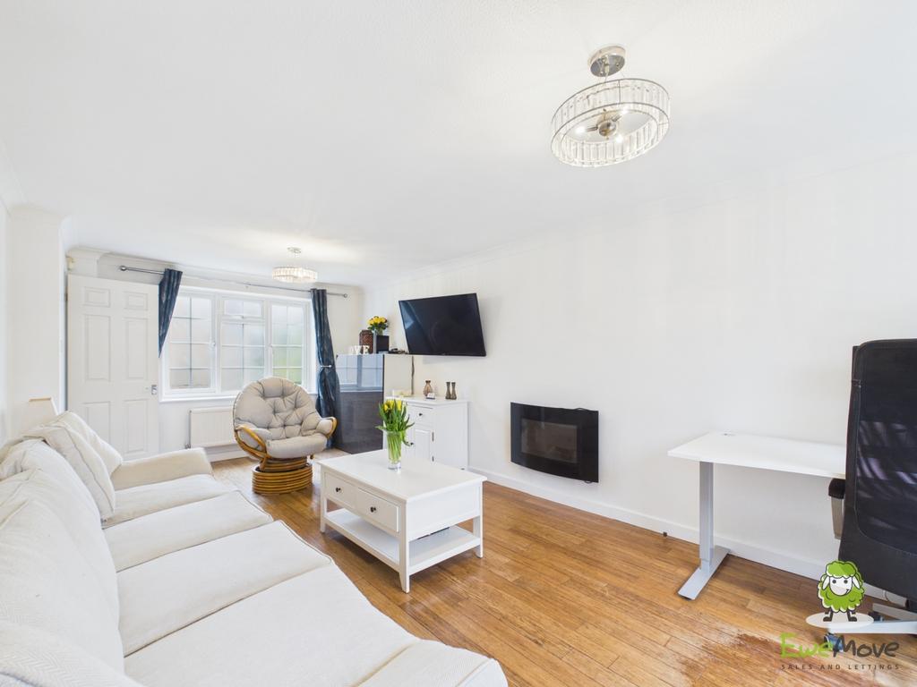 Ewe Move Estate Agents Basingstoke - Saffron Close