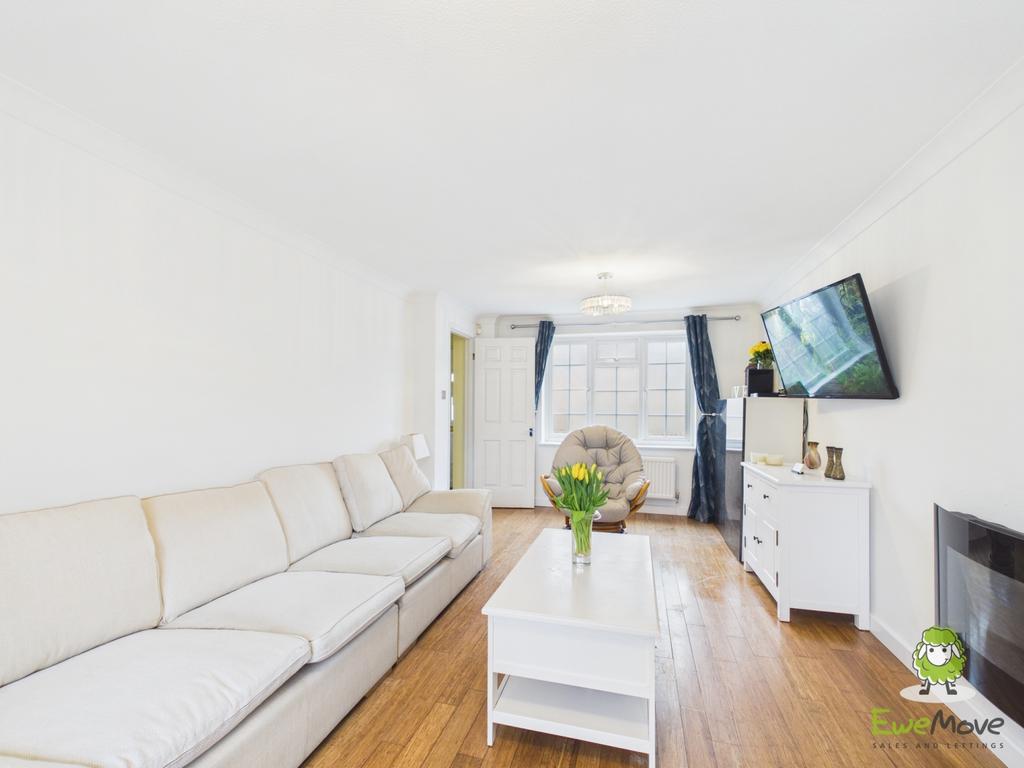 Ewe Move Estate Agents Basingstoke - Saffron Close