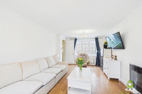 4 bedroom detached house for sale, SAFFRON CLOSE, CHINEHAM, BASINGSTOKE, HAMPSHIRE, RG24