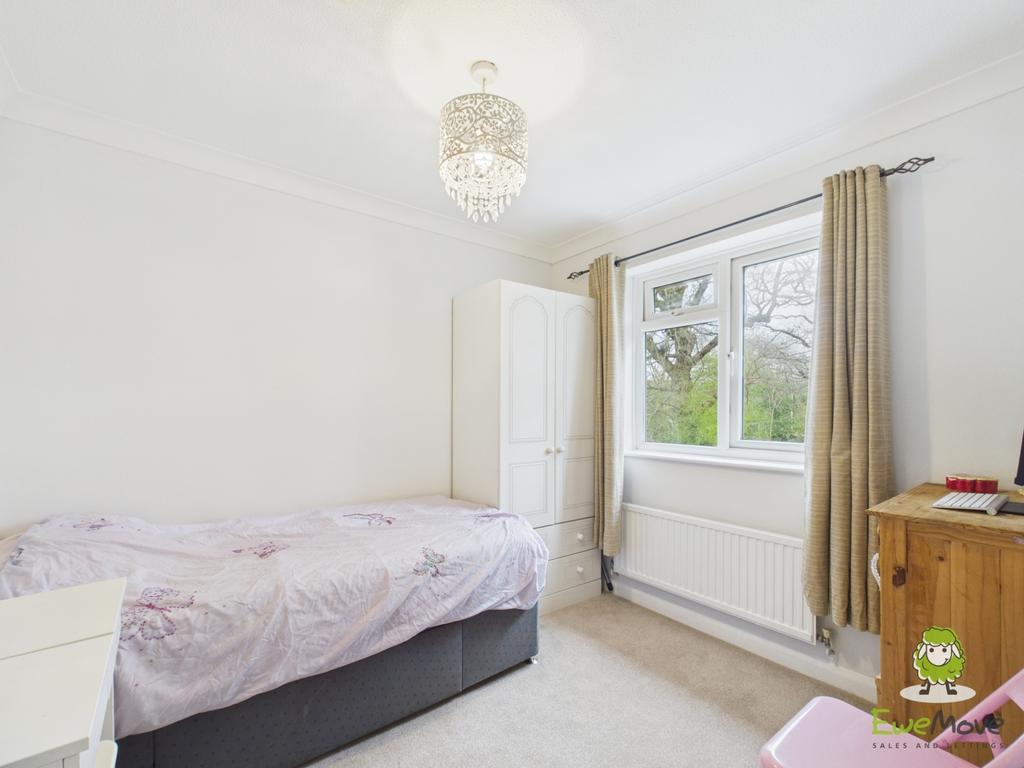 Ewe Move Estate Agents Basingstoke - Saffron Close
