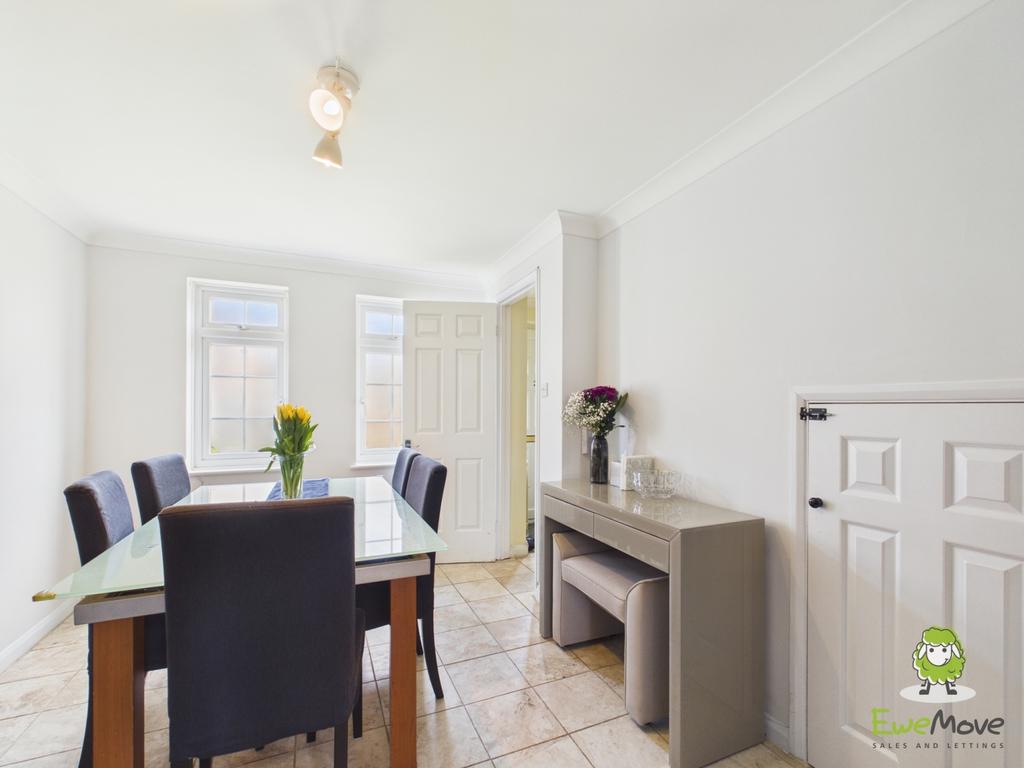 Ewe Move Estate Agents Basingstoke - Saffron Close