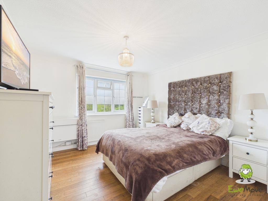 Ewe Move Estate Agents Basingstoke - Saffron Close