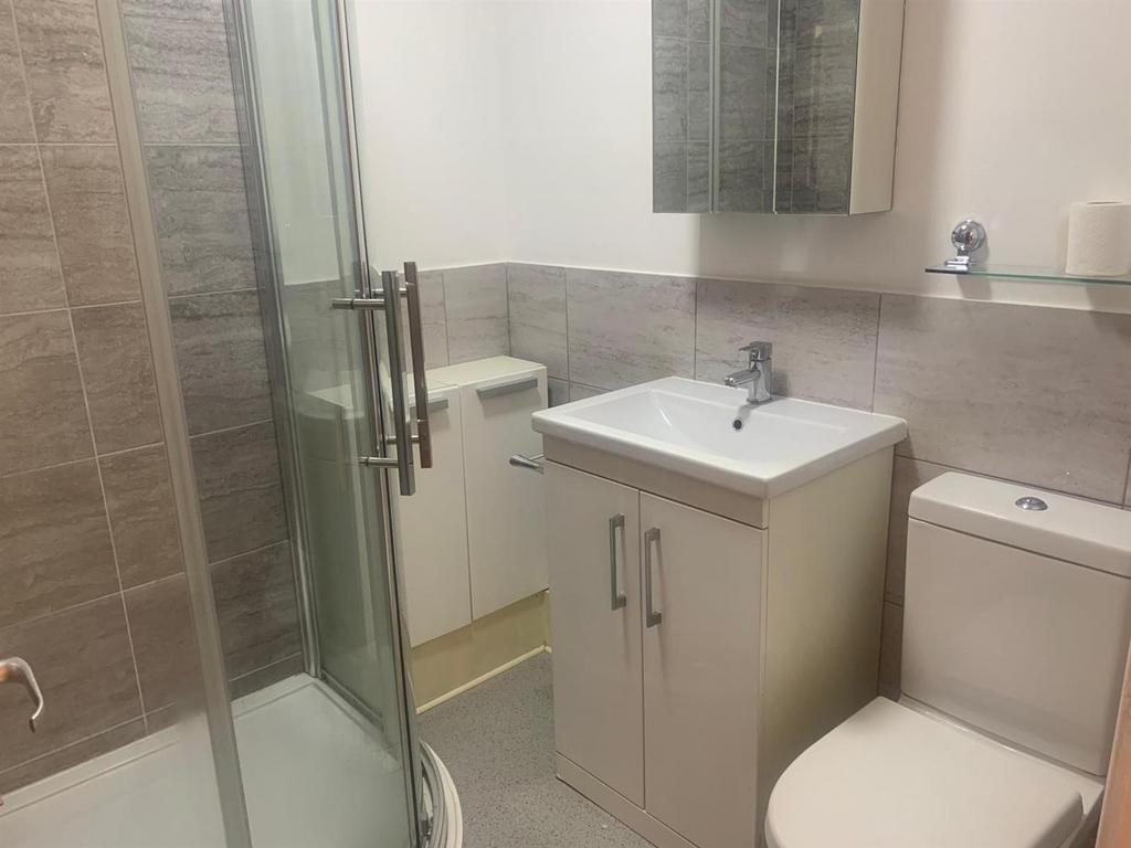 Shower Room: