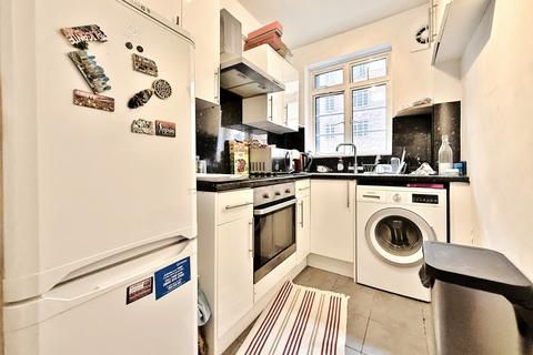 2 bedroom flat to rent, Latymer Court, Hammersmith Road, Hammersmith, W6
