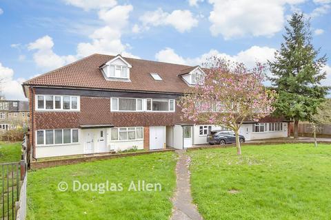 2 bedroom flat for sale, St. Barnabas Road, Woodford Green, Essex