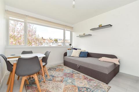 2 bedroom flat for sale, St. Barnabas Road, Woodford Green, Essex
