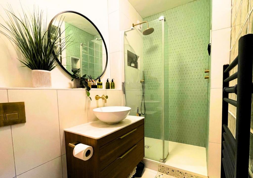 En Suite Bathroom Power Shower.png