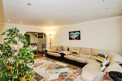3 bedroom terraced house for sale, Larkfield Close, Lancing