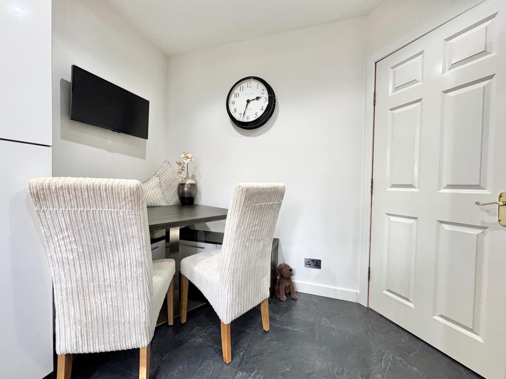 Queen Elizabeth Gardens, Clydebank dining area