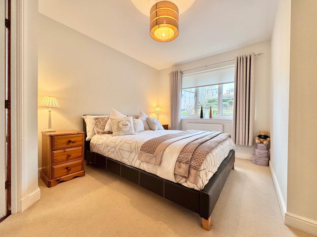 Queen Elizabeth Gardens, Clydebank bed one