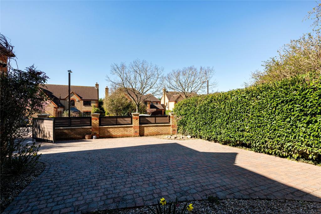Driveway/Front View