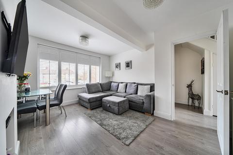 3 bedroom terraced house for sale, Castlecombe Road, London, SE9