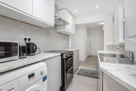 2 bedroom house to rent, Manor Road, Chigwell, IG7