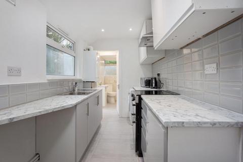 2 bedroom house to rent, Manor Road, Chigwell, IG7