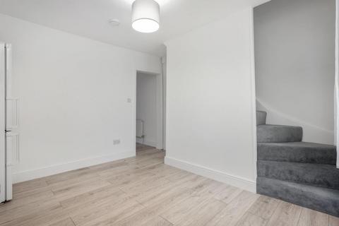 2 bedroom house to rent, Manor Road, Chigwell, IG7