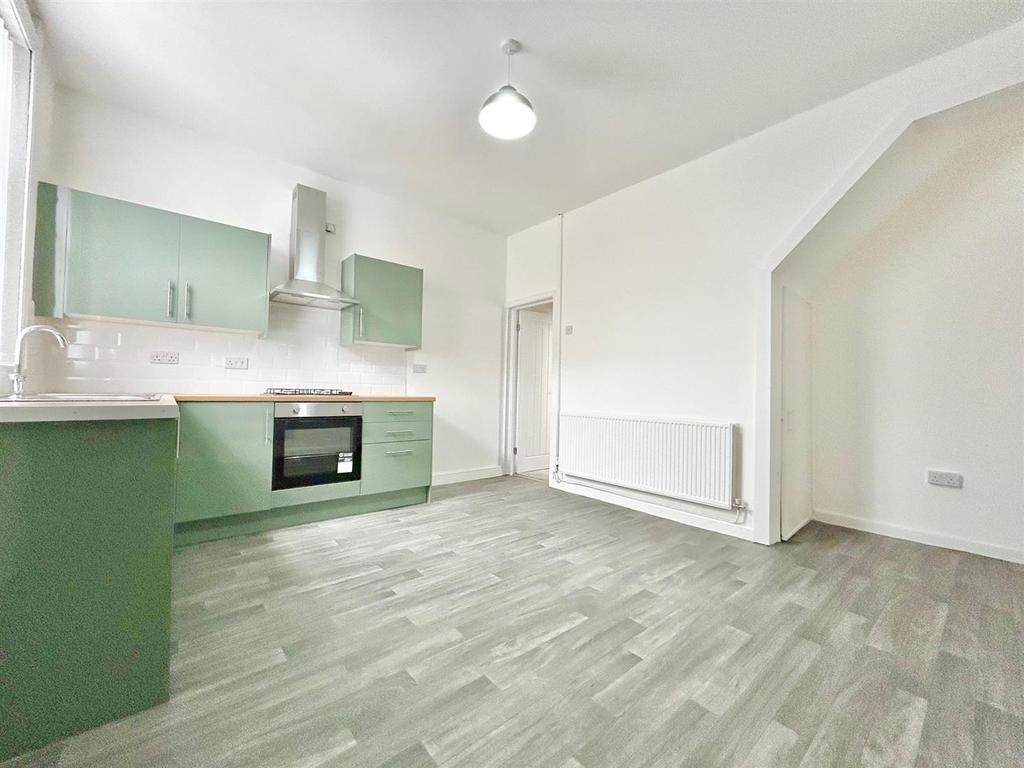 Kitchen 2.jpg