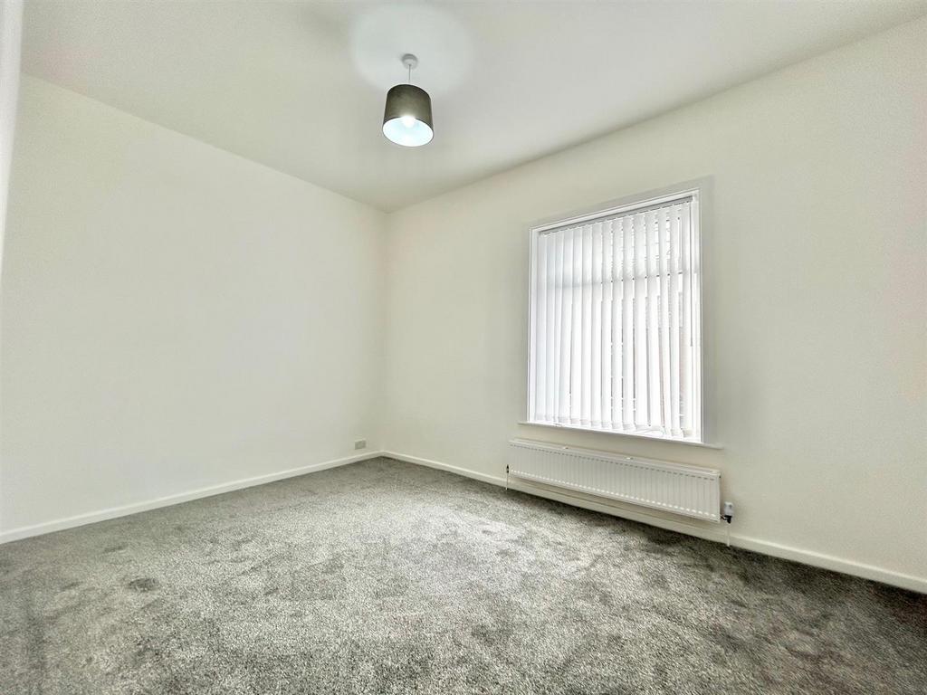 Bed 1.jpg