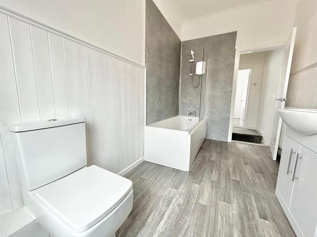 Bathroom 2.jpg