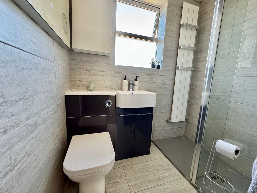 L - Shower Room